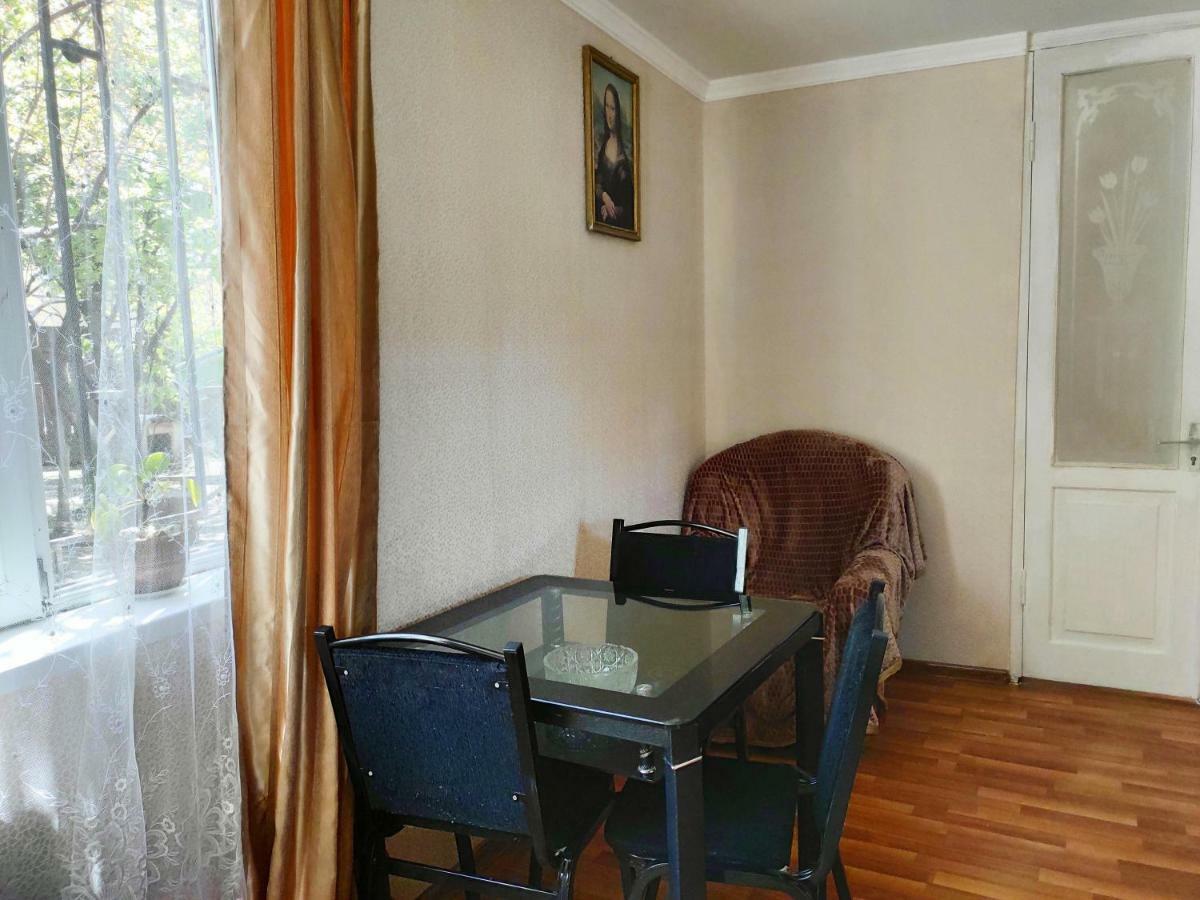 טביליסי Guesthouse Ttt מראה חיצוני תמונה