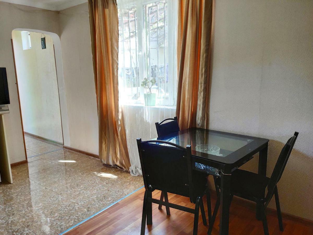 טביליסי Guesthouse Ttt מראה חיצוני תמונה