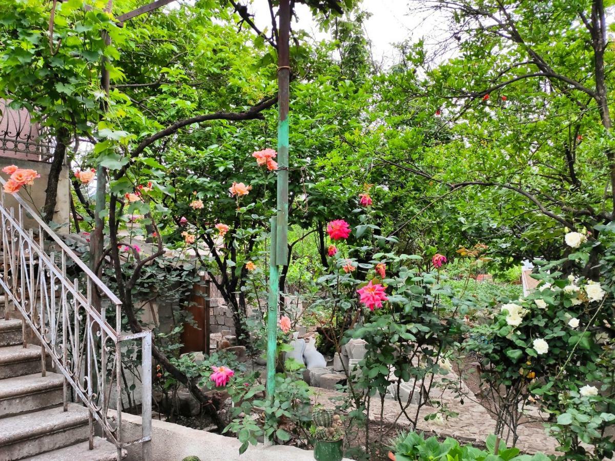 טביליסי Guesthouse Ttt מראה חיצוני תמונה